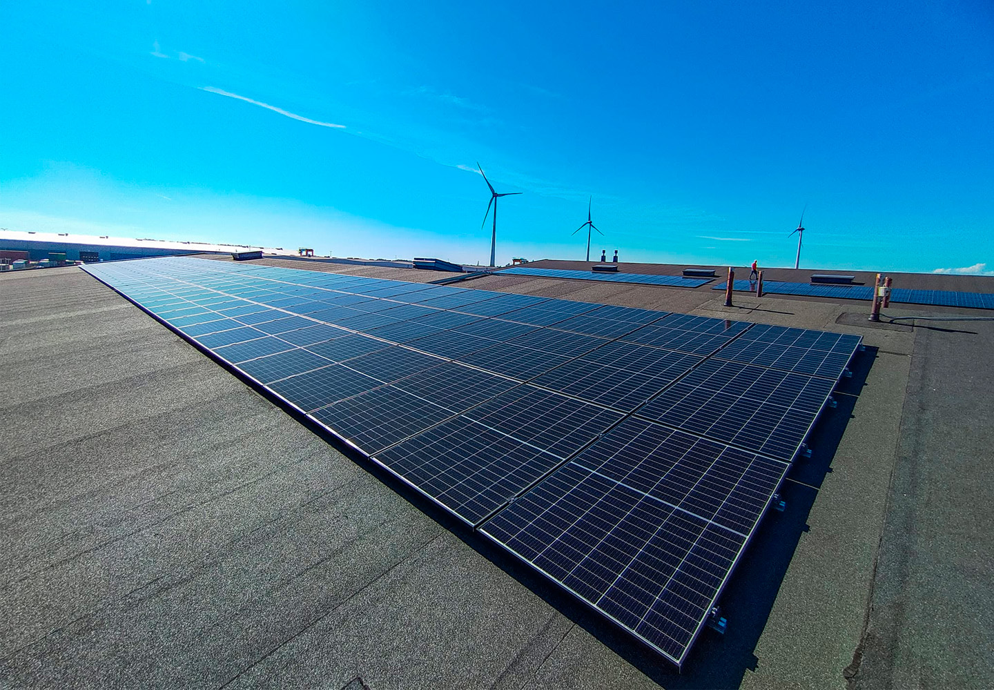Sähönen Oy:n toteuttama 100 kWp aurinkovoimala Kotkan satamassa