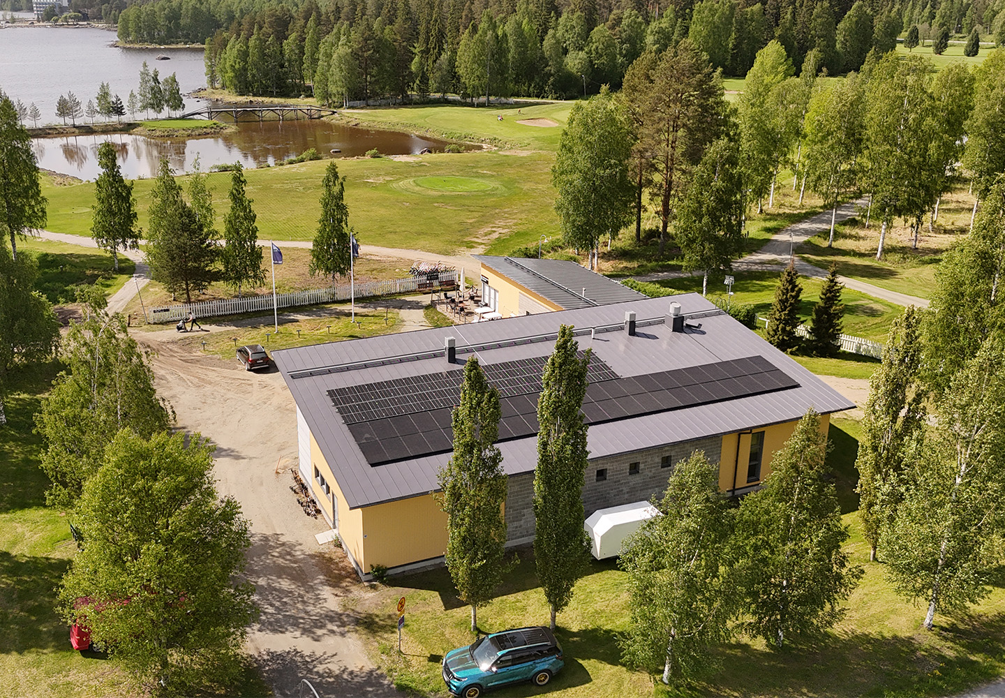 Pielis-Golfin aurinkovoimala ilmasta kuvattuna